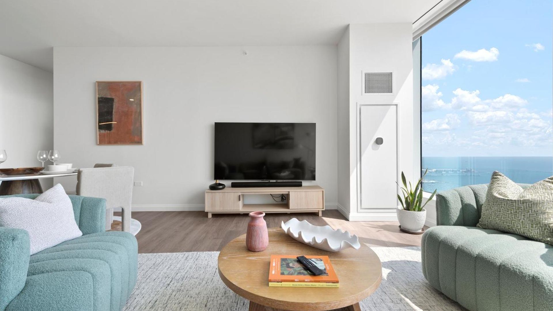 Lux Apts With Views And Amenities Apartment *
