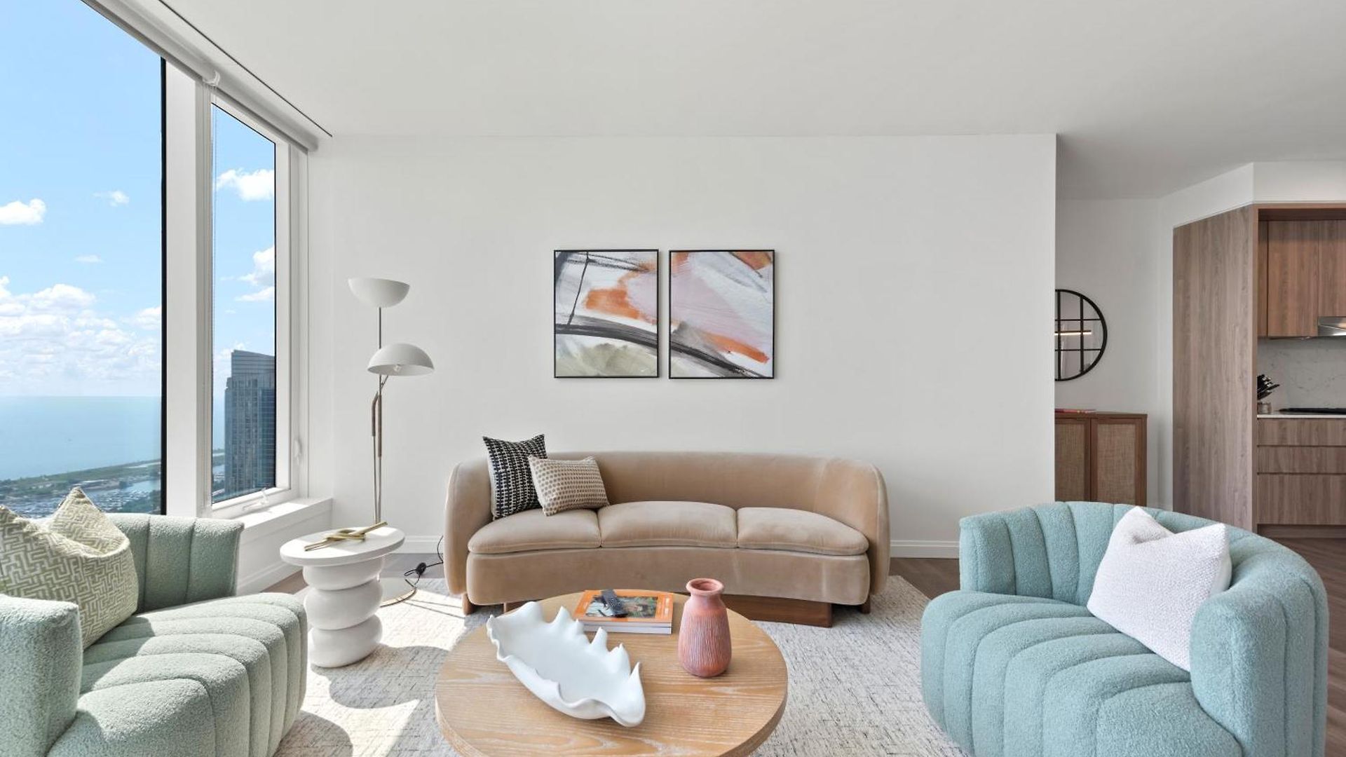 Lux Apts With Views And Amenities Apartment