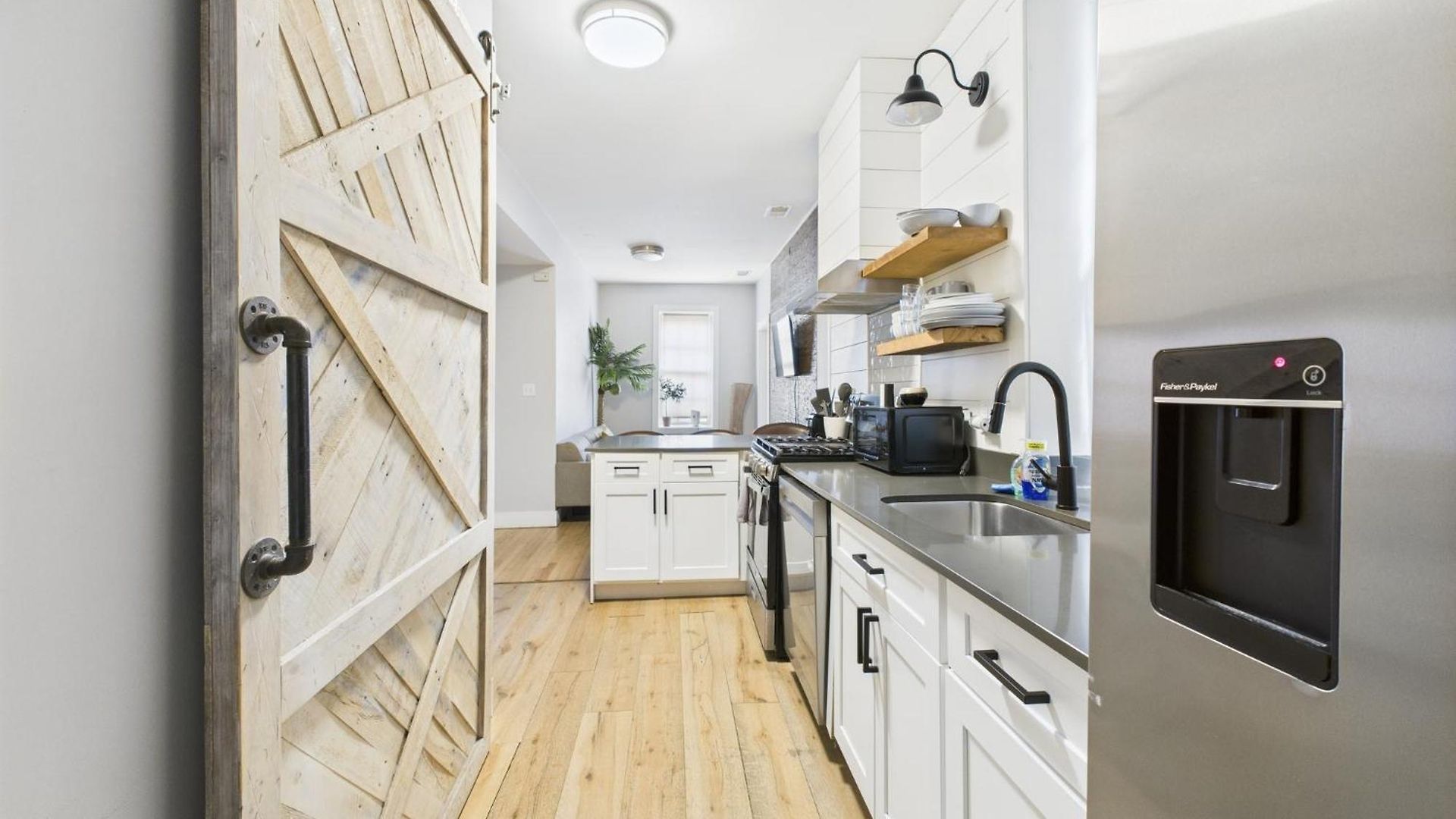 Apartment Modern 2br With Patio & Cozy Space
