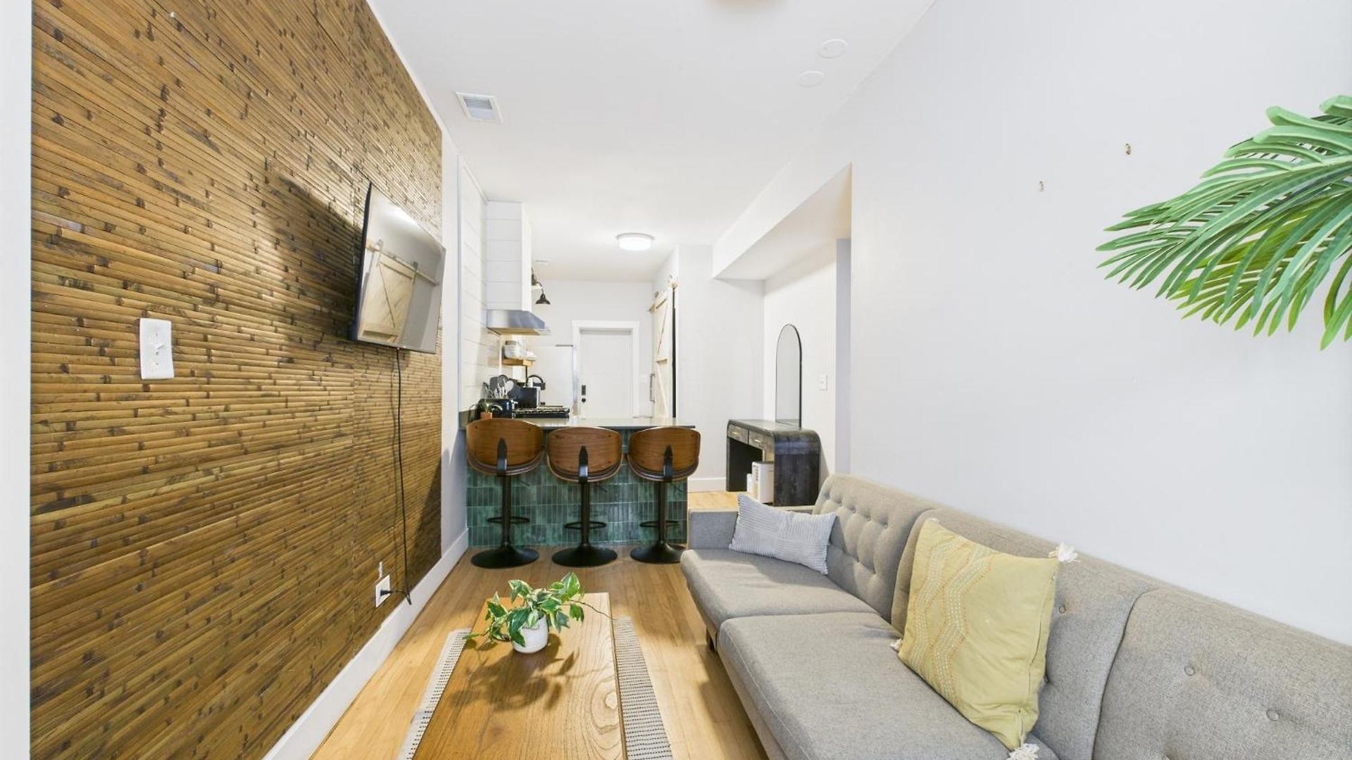 Apartment Modern 2br With Patio & Cozy Space *