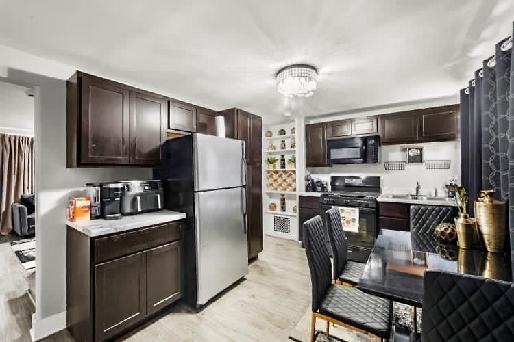 Hamaline Luxury * Chicago