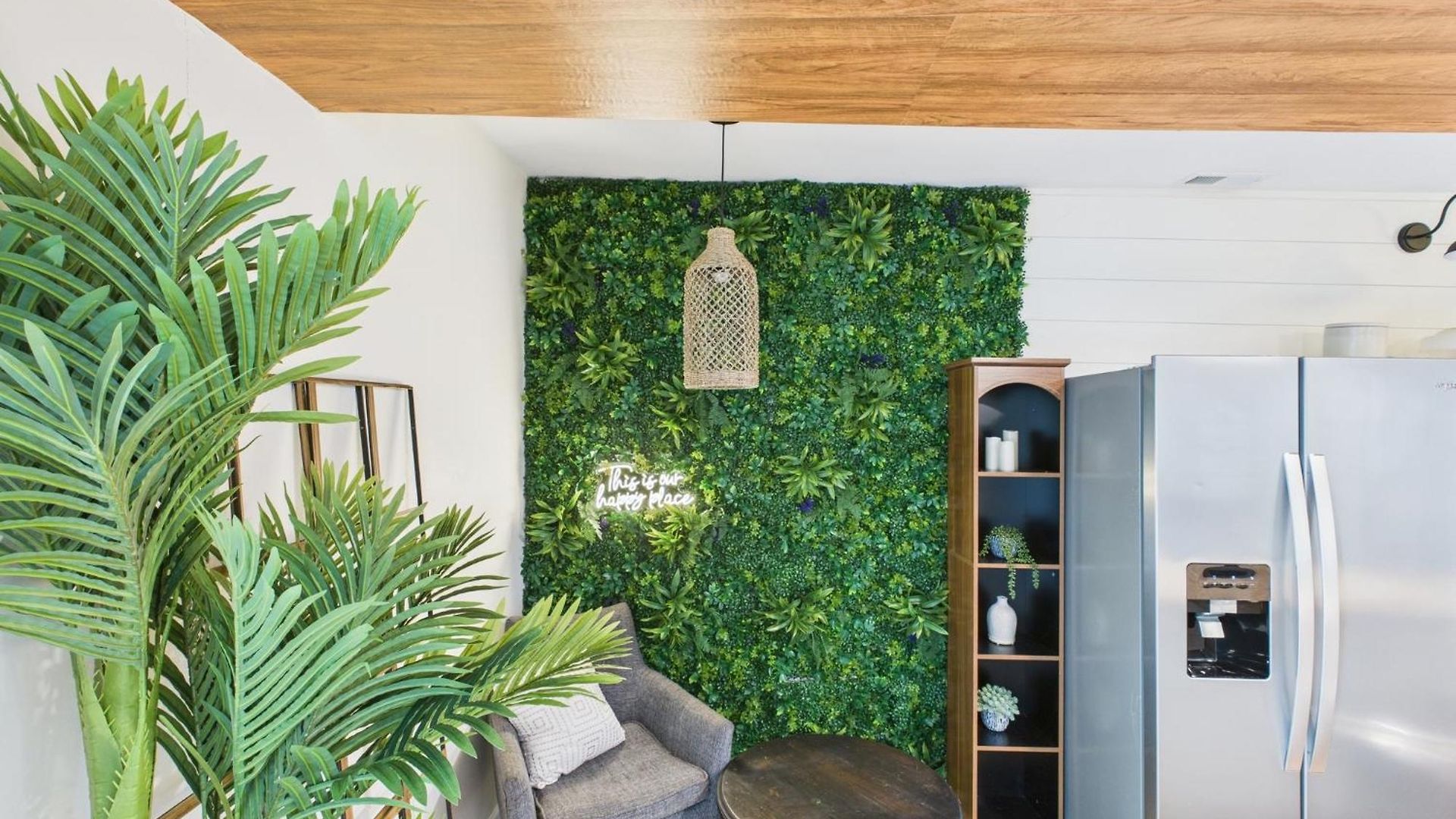 Charming Getaway With Patio * Chicago