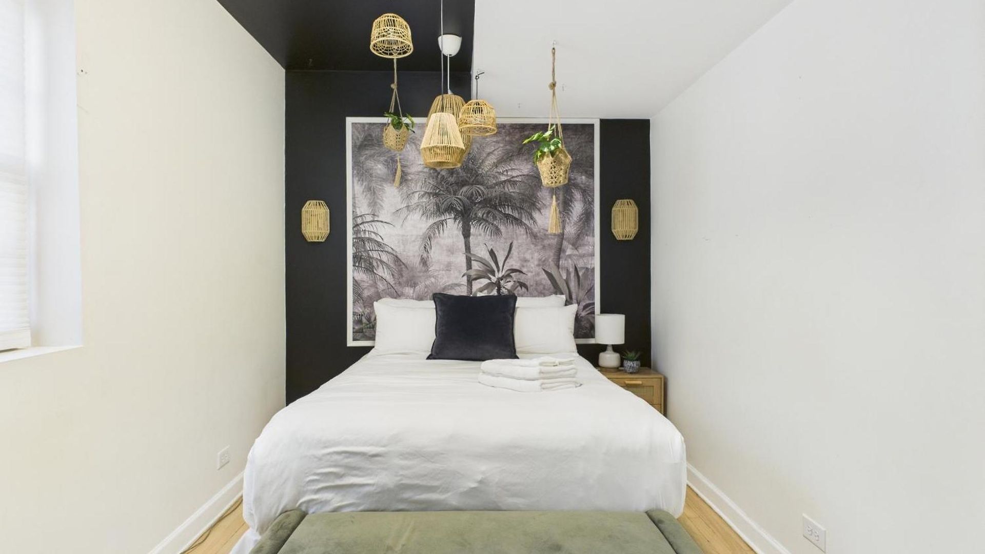 Charming Getaway With Patio Chicago