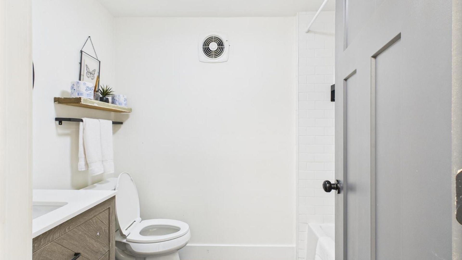 Charming Getaway With Patio Chicago