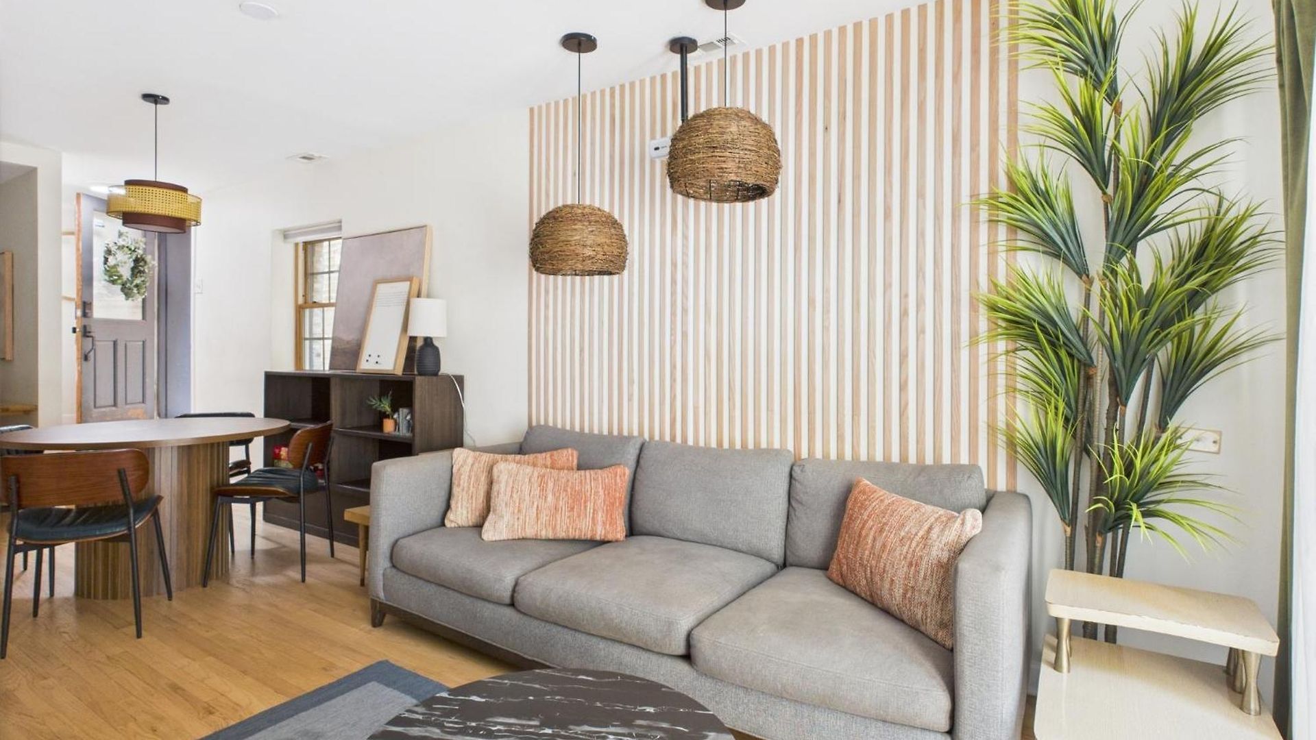 Charming Getaway With Patio Apartment Chicago