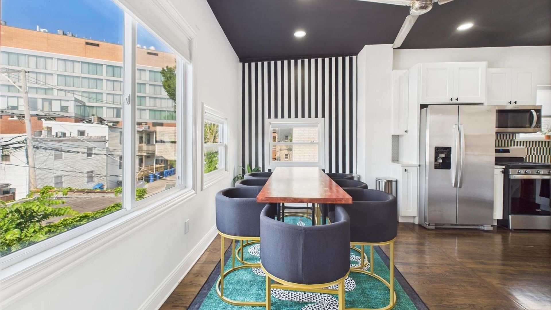 Wrigleyville Gem With Hidden Bar & Vintage Charm Apartment Chicago