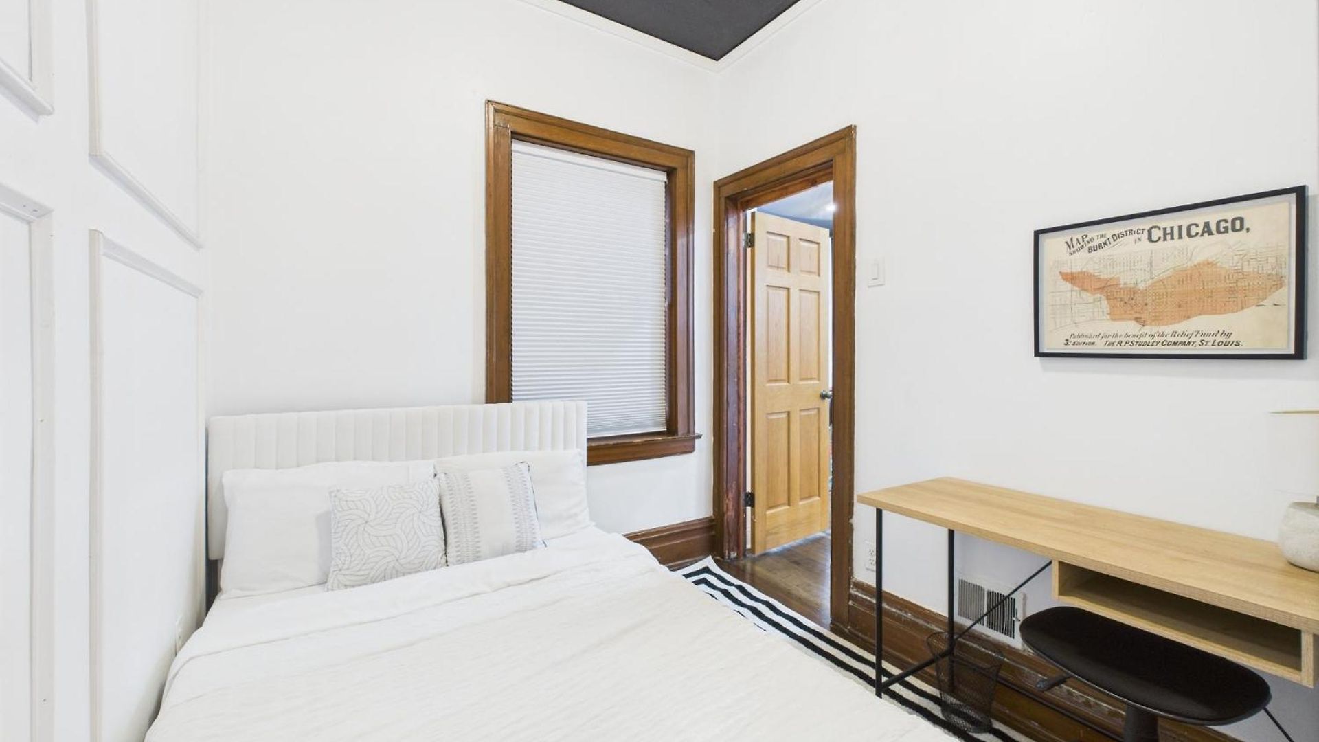 Wrigleyville Gem With Hidden Bar & Vintage Charm Chicago