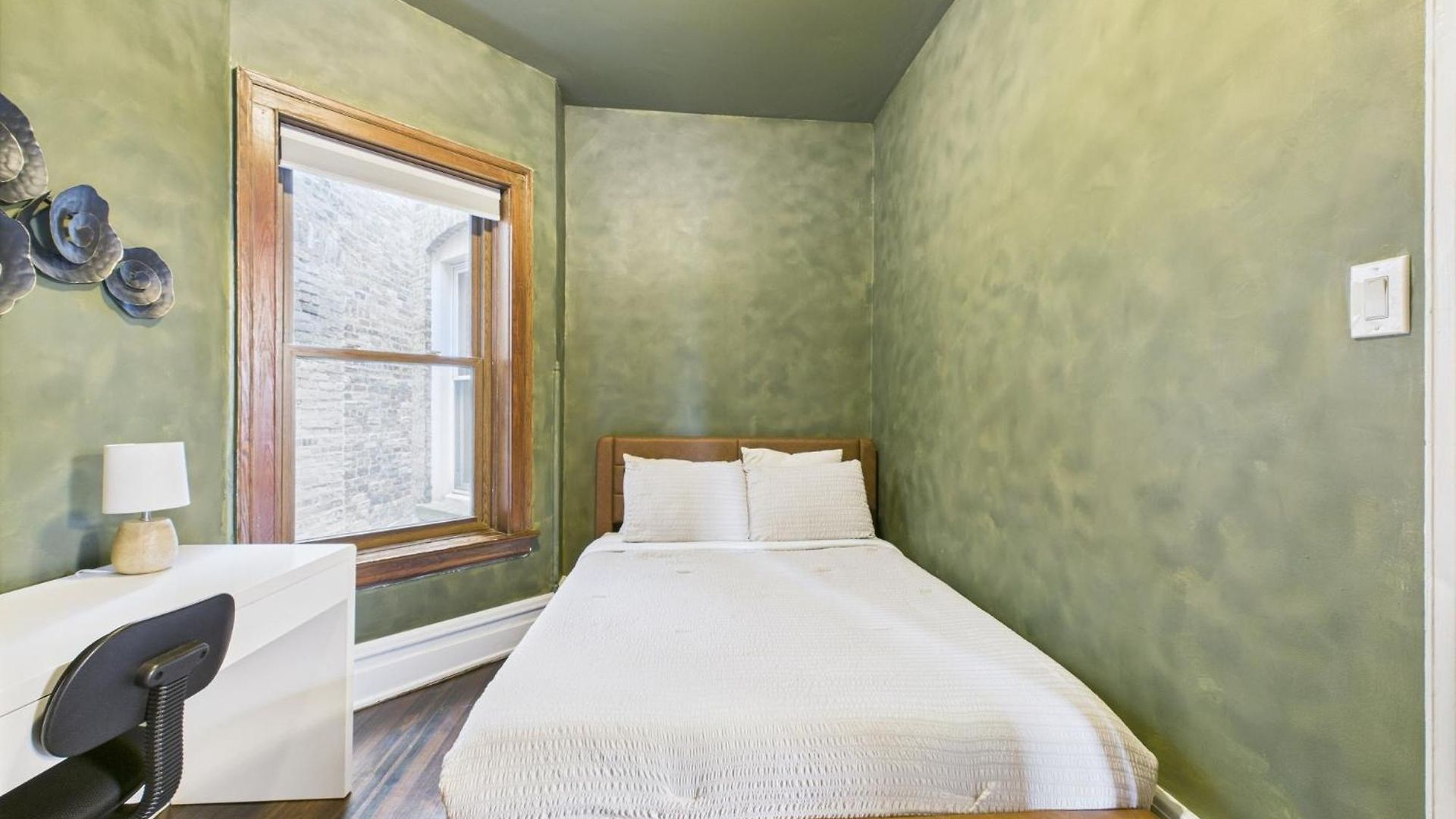 Wrigleyville Gem With Hidden Bar & Vintage Charm