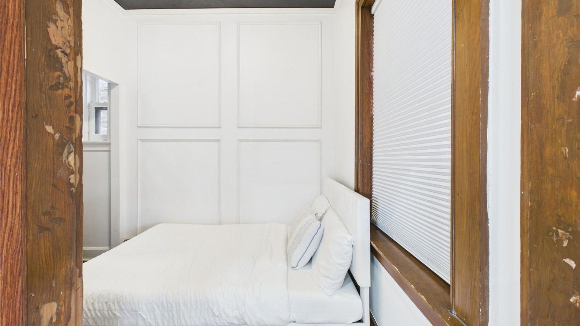 Apartment Wrigleyville Gem With Hidden Bar & Vintage Charm Chicago