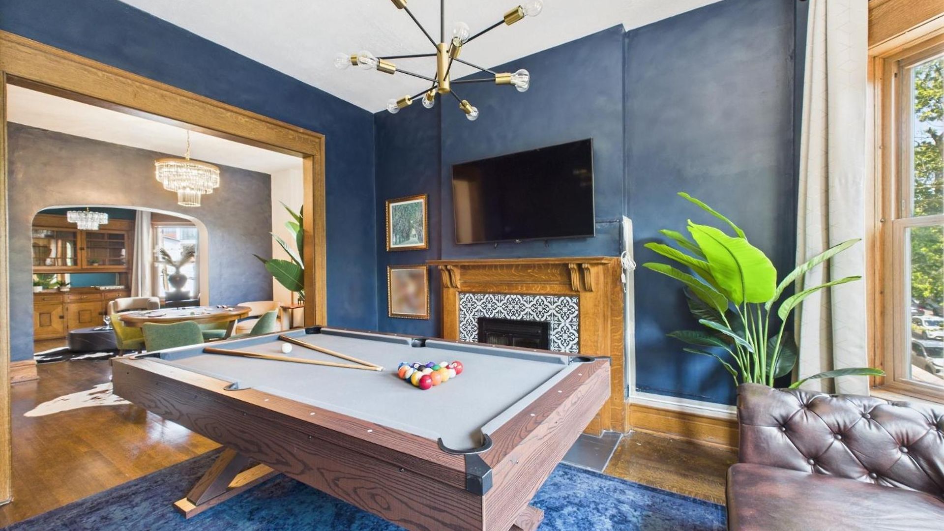 Apartment Wrigleyville Gem With Hidden Bar & Vintage Charm Chicago