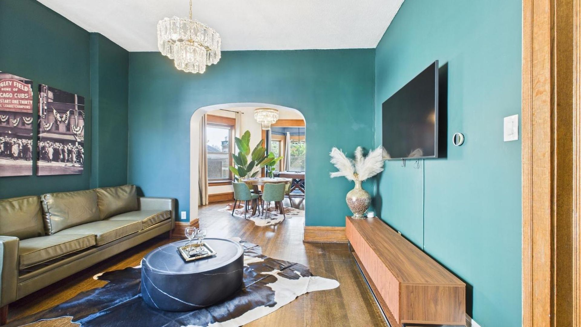 Wrigleyville Gem With Hidden Bar & Vintage Charm * Chicago