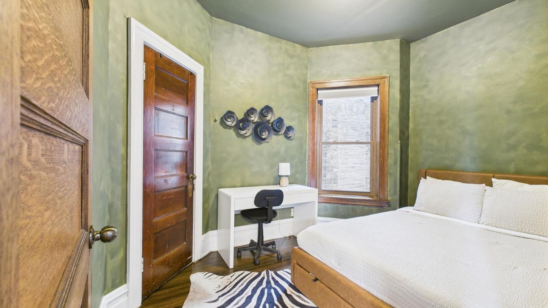 Wrigleyville Gem With Hidden Bar & Vintage Charm