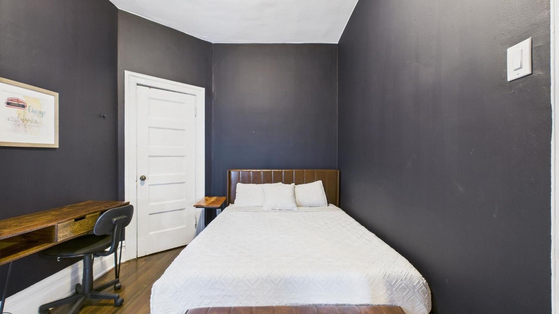 Apartment Wrigleyville Gem With Hidden Bar & Vintage Charm Chicago