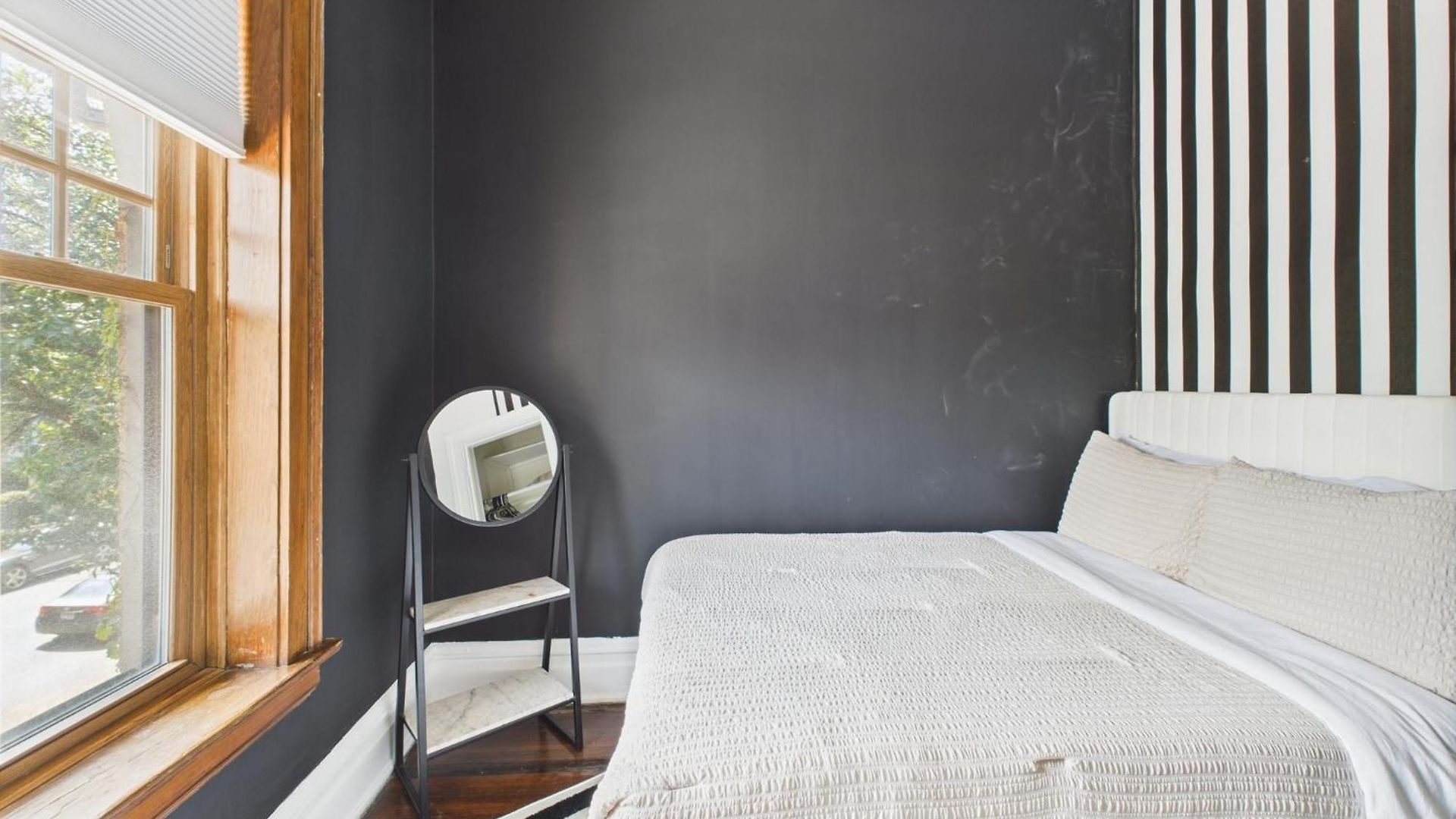 Wrigleyville Gem With Hidden Bar & Vintage Charm Apartment