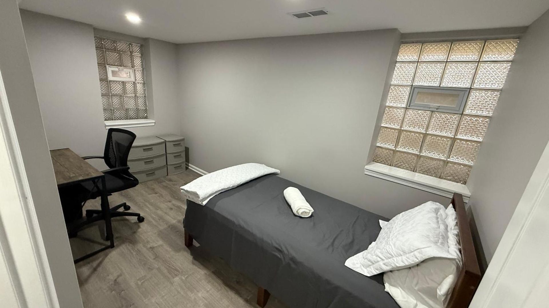 Super Amazing Place To Near Downtown! Free Parking Homestay *