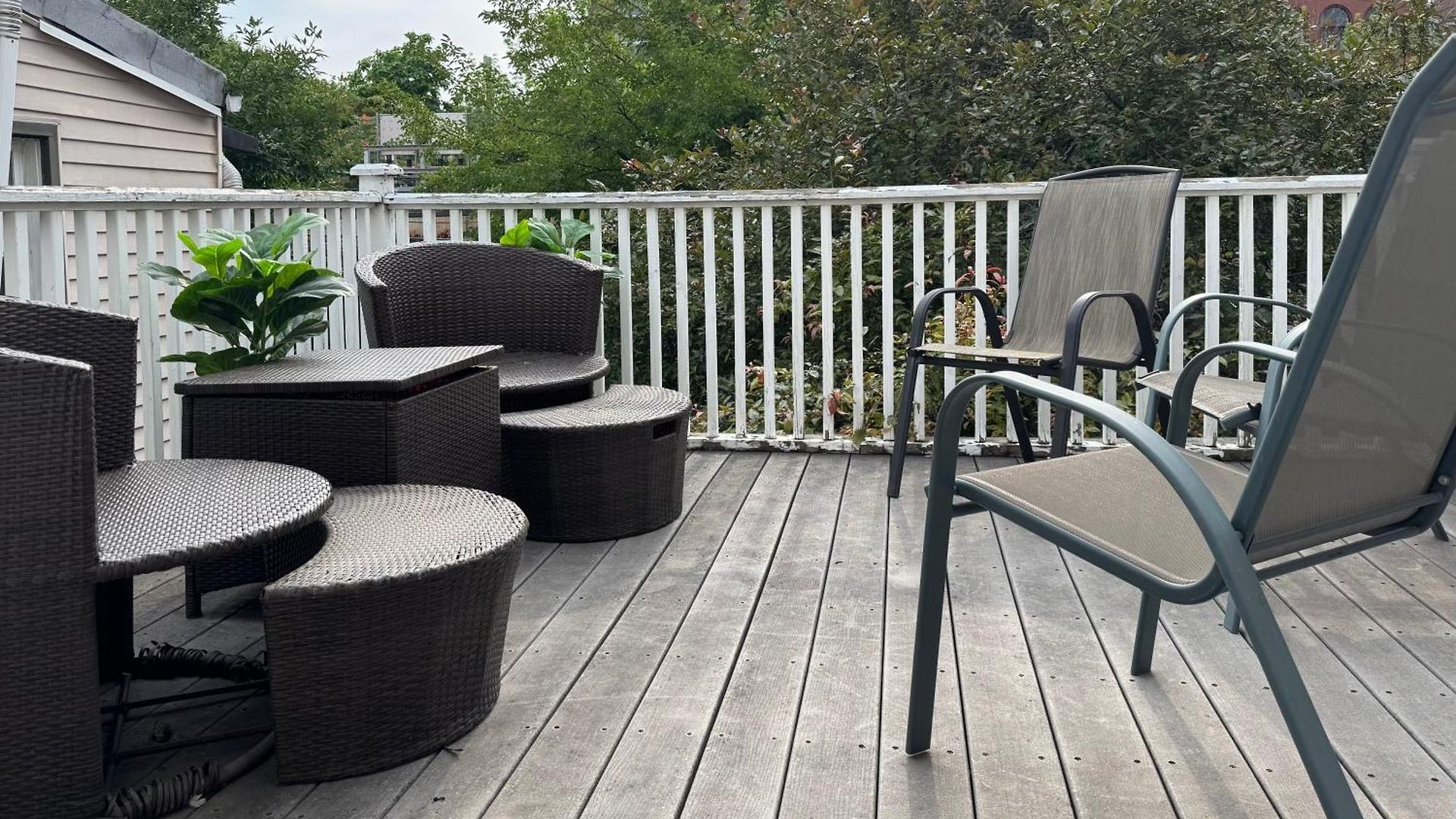 3 Bedroom Spacious In Ideal Location W Free Parking Back Yard Pets Welcome Holiday home Chicago