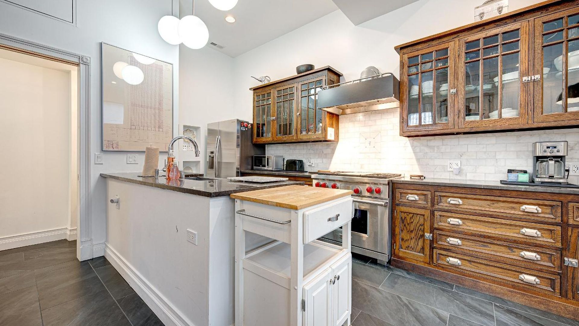 Large With Outdoor Deck In Historic District Chicago