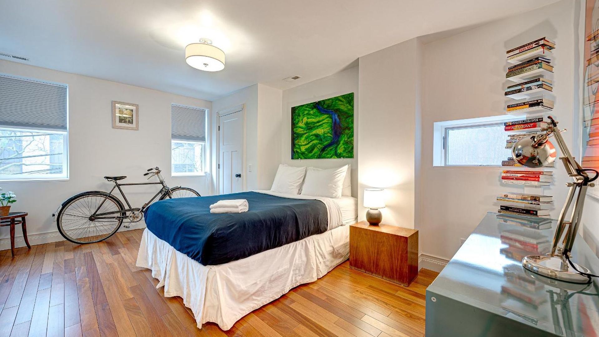 Large With Outdoor Deck In Historic District Holiday home *