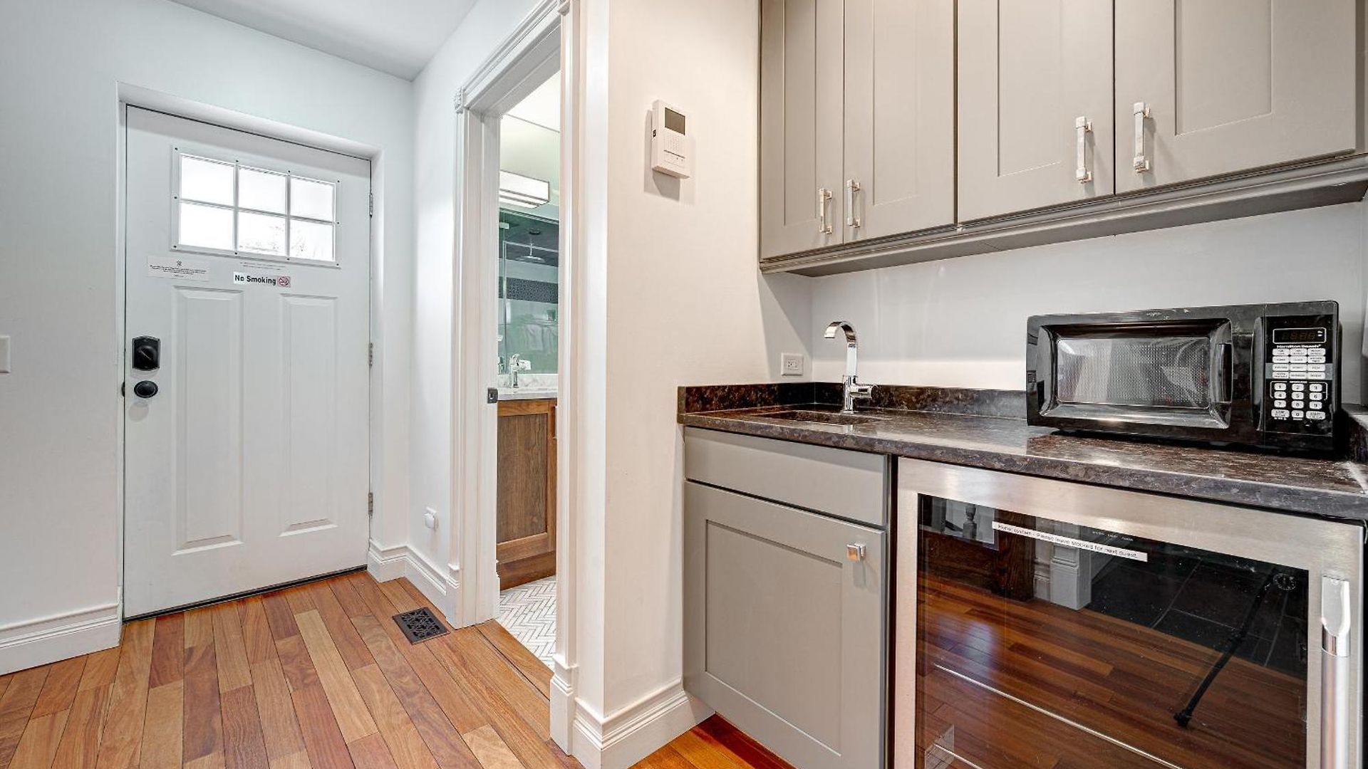 Large With Outdoor Deck In Historic District Holiday home *