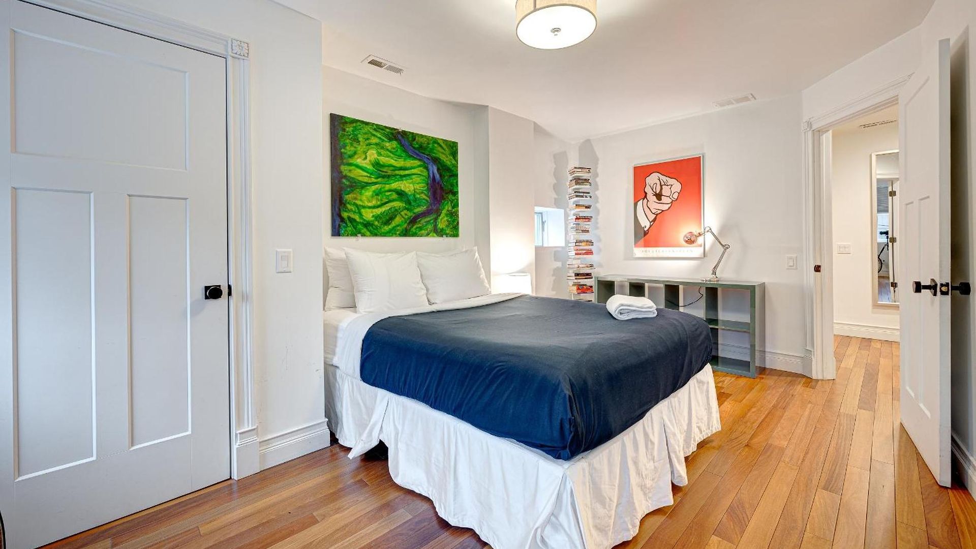 Large With Outdoor Deck In Historic District Holiday home Chicago