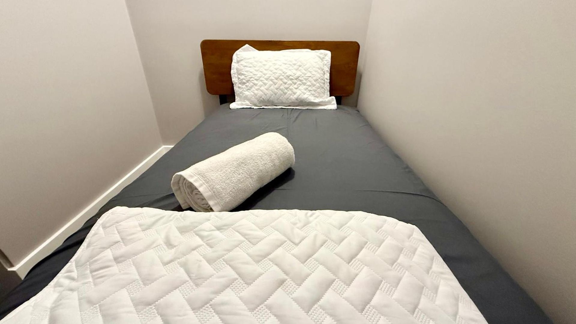 Beautiful Near Downtwon - Free Parking! Homestay