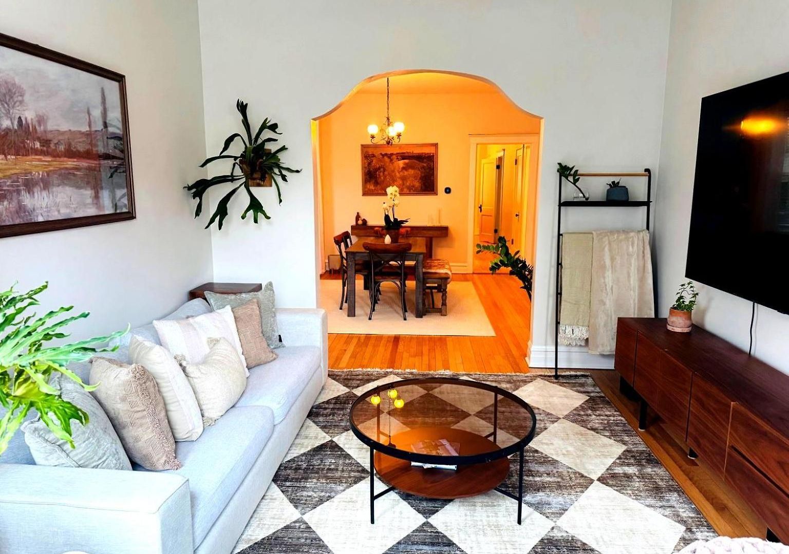 Stunning 3 Bedrooms 2 Bathrooms Getaway Chicago! Apartment