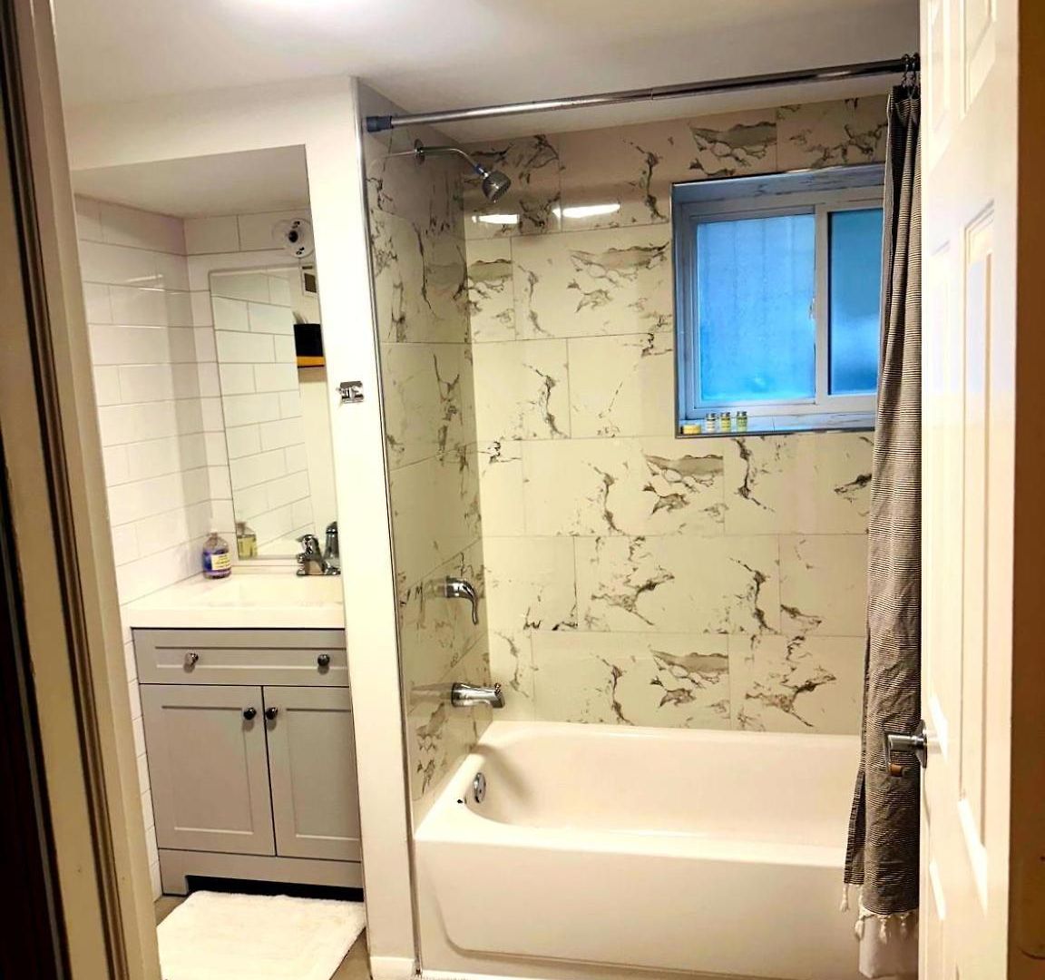 Stunning 3 Bedrooms 2 Bathrooms Getaway Chicago! * Chicago