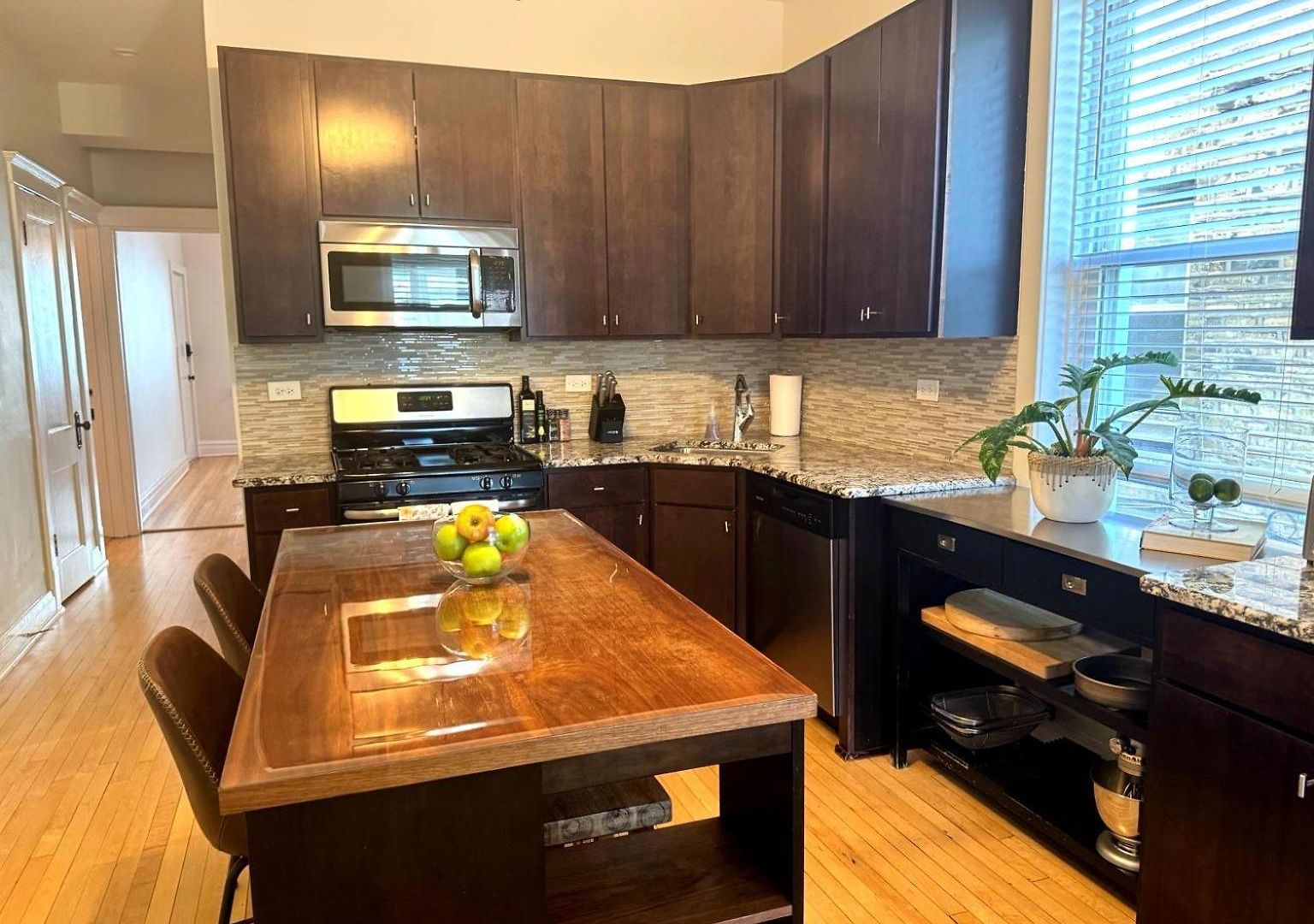 Apartment Stunning 3 Bedrooms 2 Bathrooms Getaway Chicago! Chicago