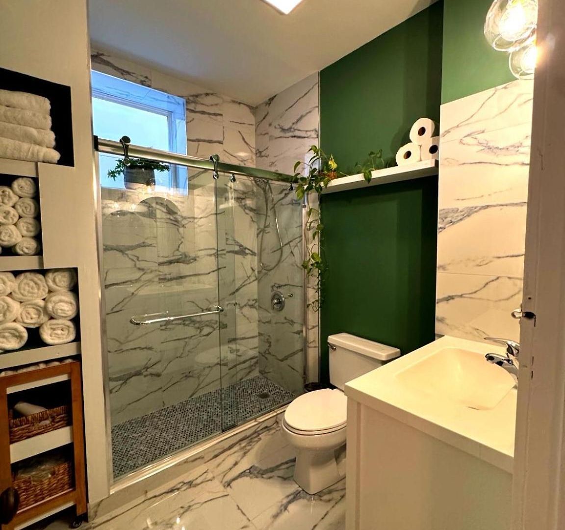 Stunning 3 Bedrooms 2 Bathrooms Getaway Chicago! * Chicago