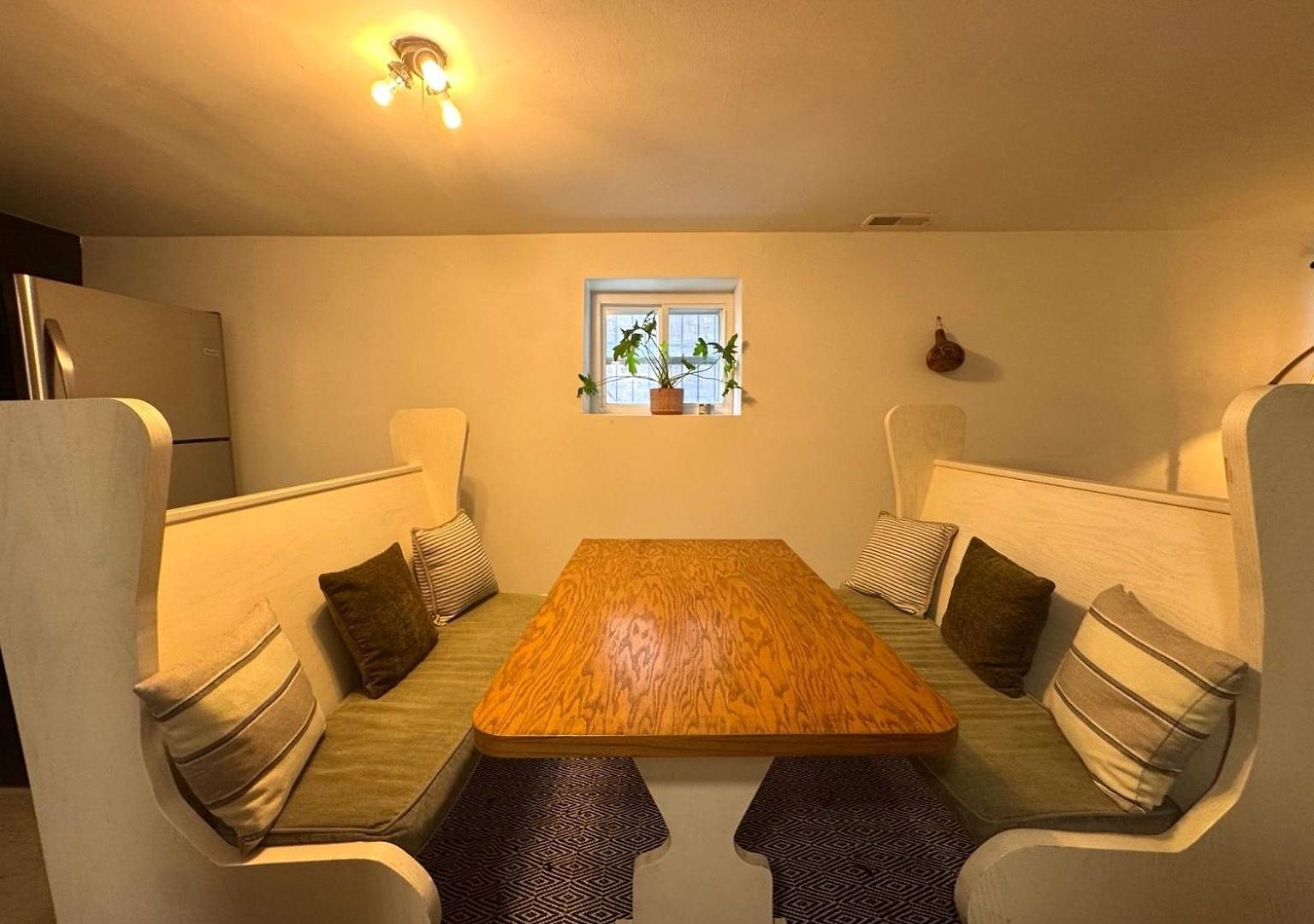 Stunning 3 Bedrooms 2 Bathrooms Getaway Chicago! Chicago