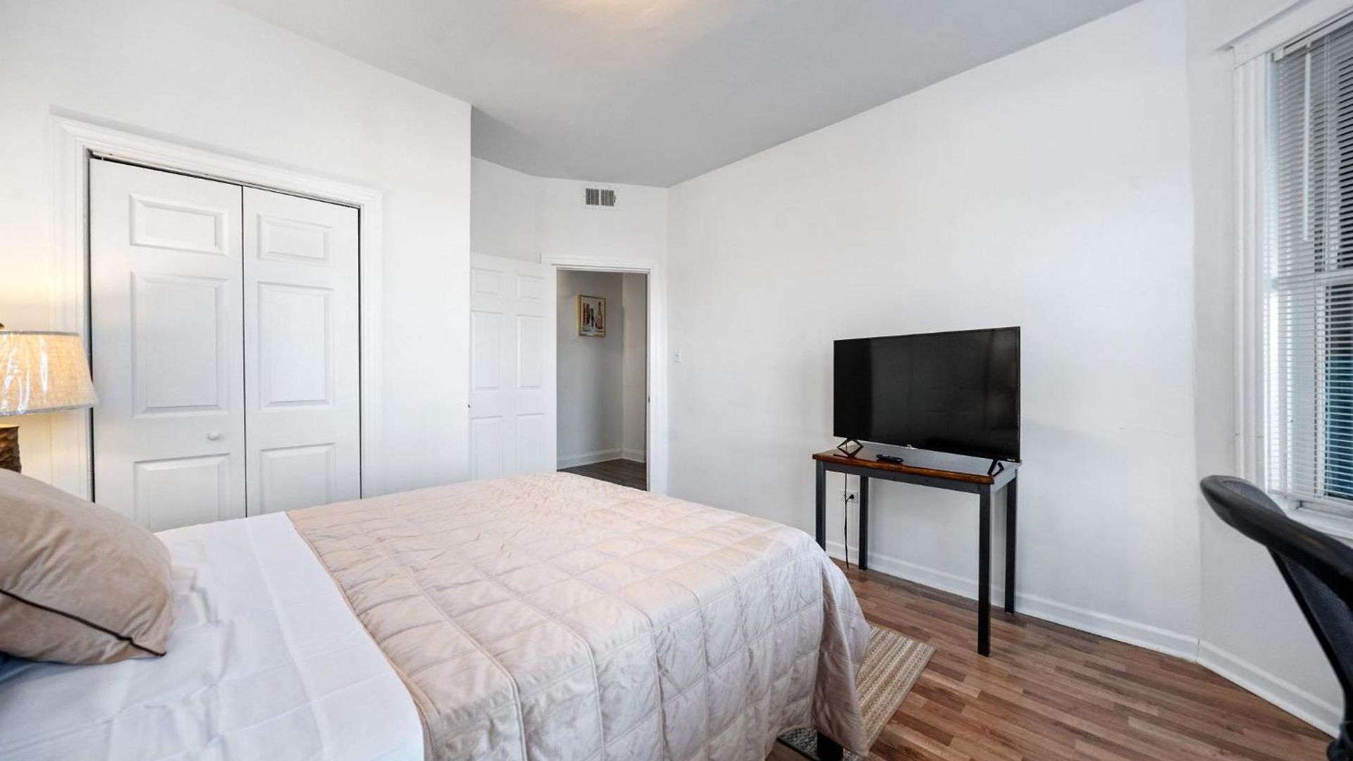Cozy Woodlawn Retreat 1