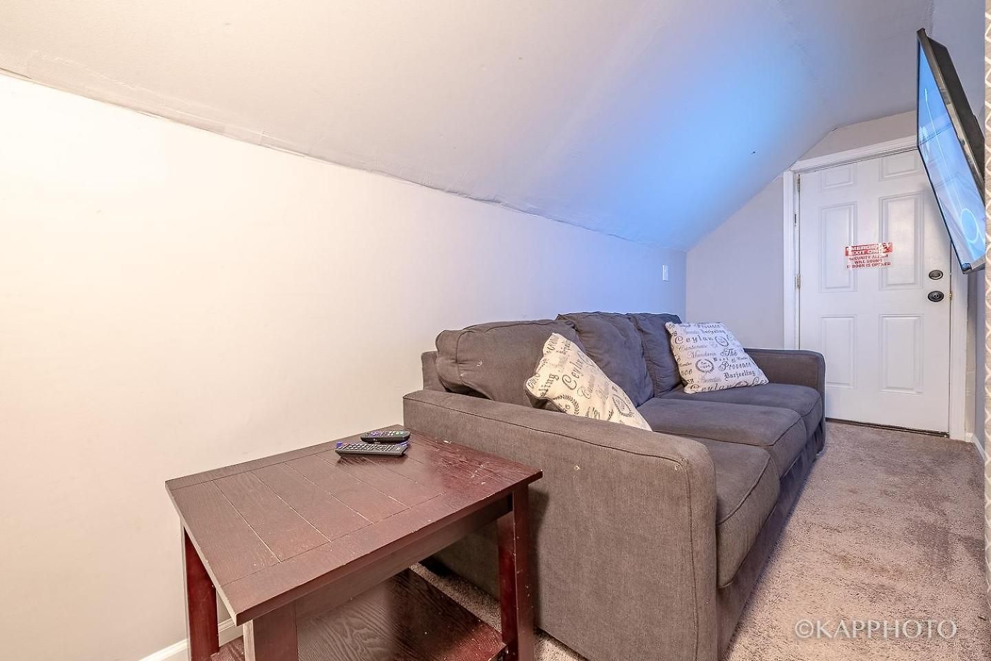 Entire Private Apartment, Near Downtown - Free Parking Apartment *