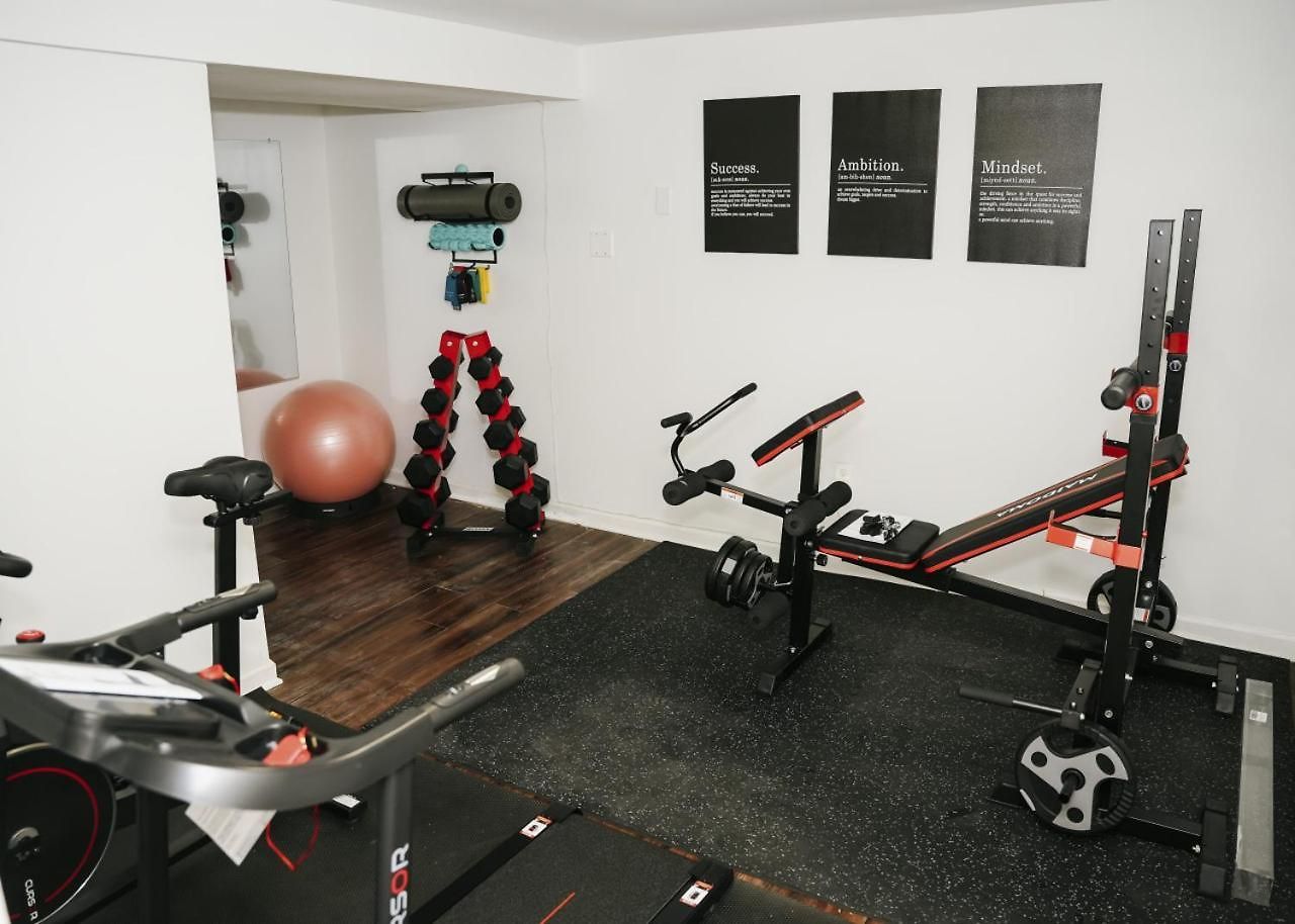 Holiday home Sleeps 18 • 8br • Game • Gym • Theater Chicago