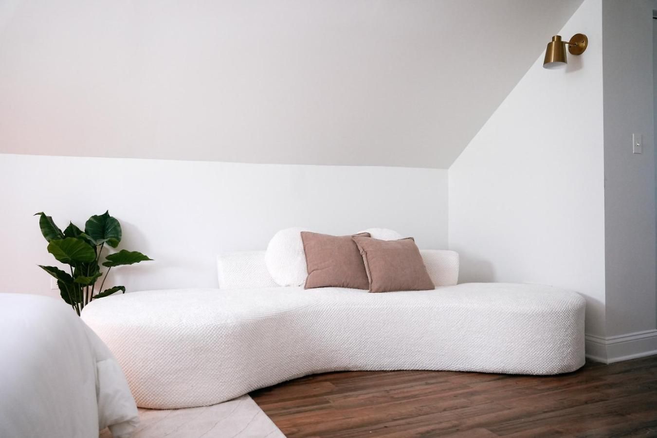 Sleeps 18 • 8br • Game • Gym • Theater Chicago