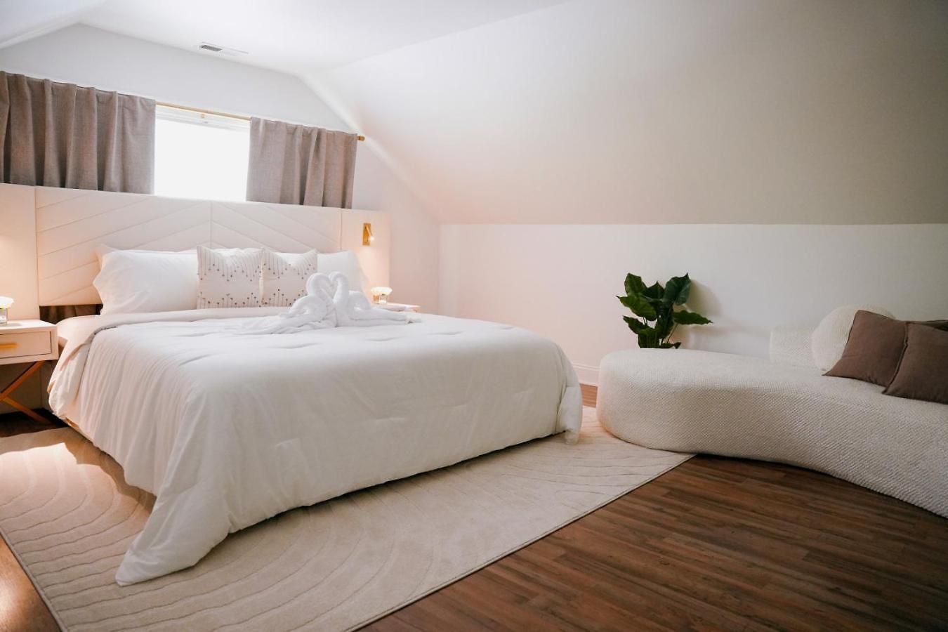 Holiday home Sleeps 18 • 8br • Game • Gym • Theater