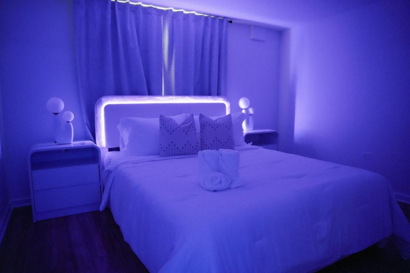 Sleeps 18 • 8br • Game • Gym • Theater Holiday home Chicago
