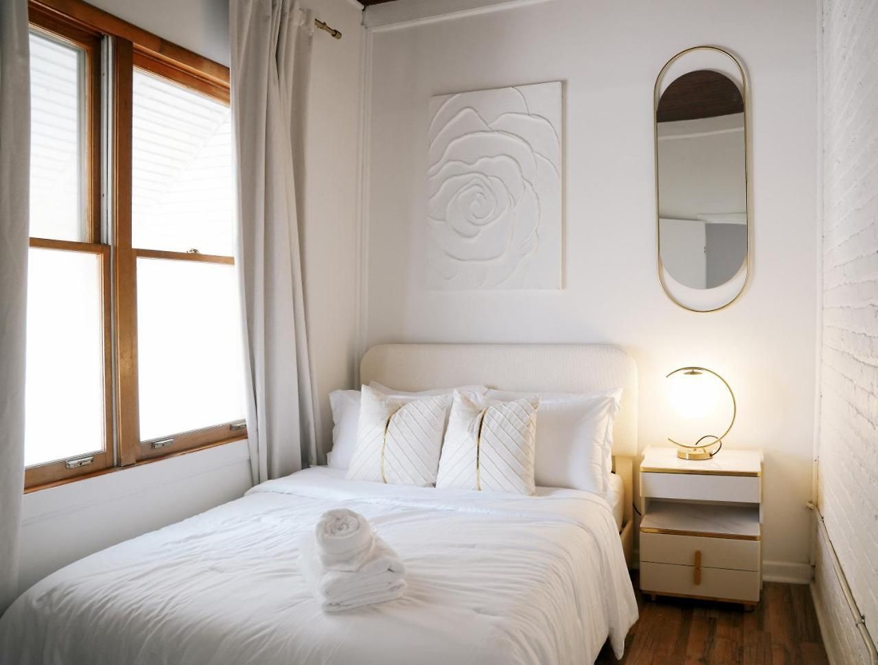 Sleeps 18 • 8br • Game • Gym • Theater * Chicago