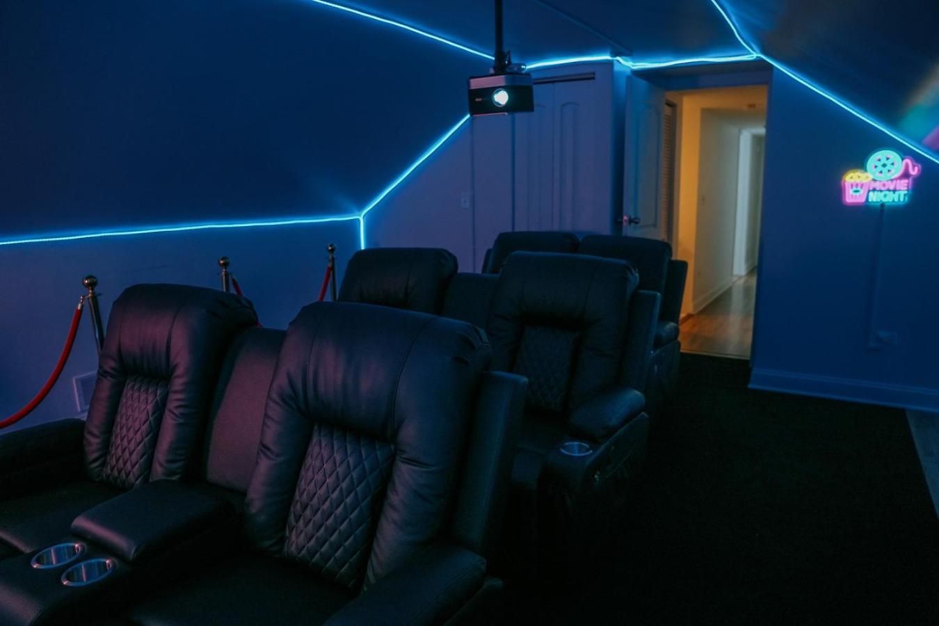 Holiday home Sleeps 18 • 8br • Game • Gym • Theater