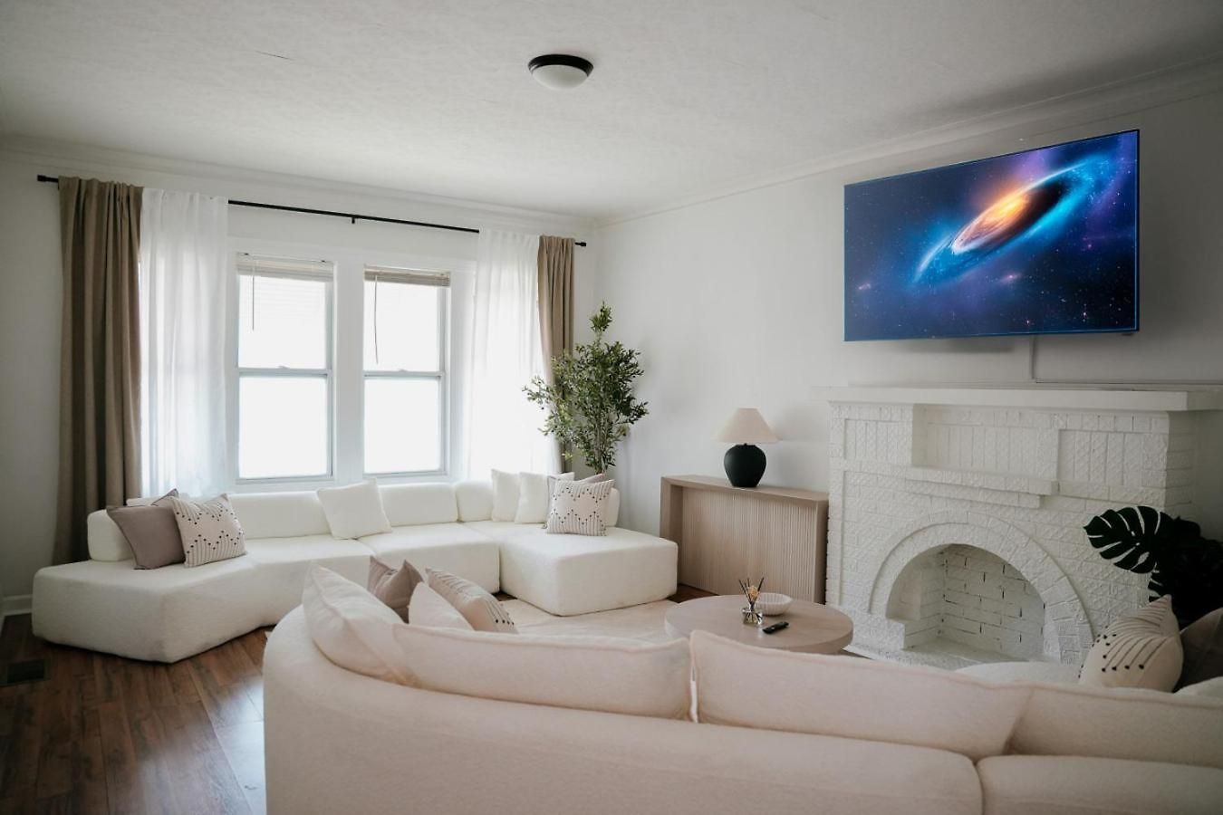 Sleeps 18 • 8br • Game • Gym • Theater * Chicago