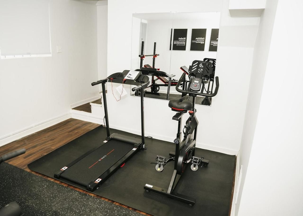 Holiday home Sleeps 18 • 8br • Game • Gym • Theater Chicago