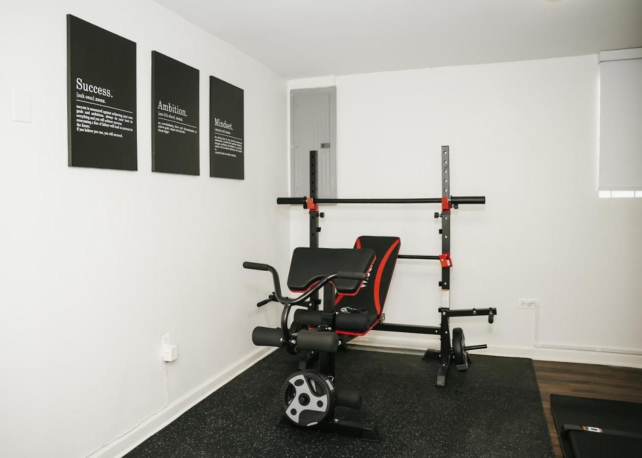 Sleeps 18 • 8br • Game • Gym • Theater Chicago