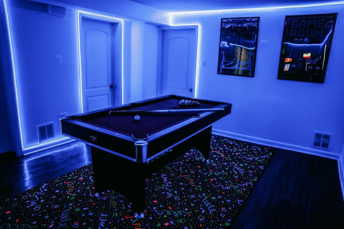 Sleeps 18 • 8br • Game • Gym • Theater Chicago