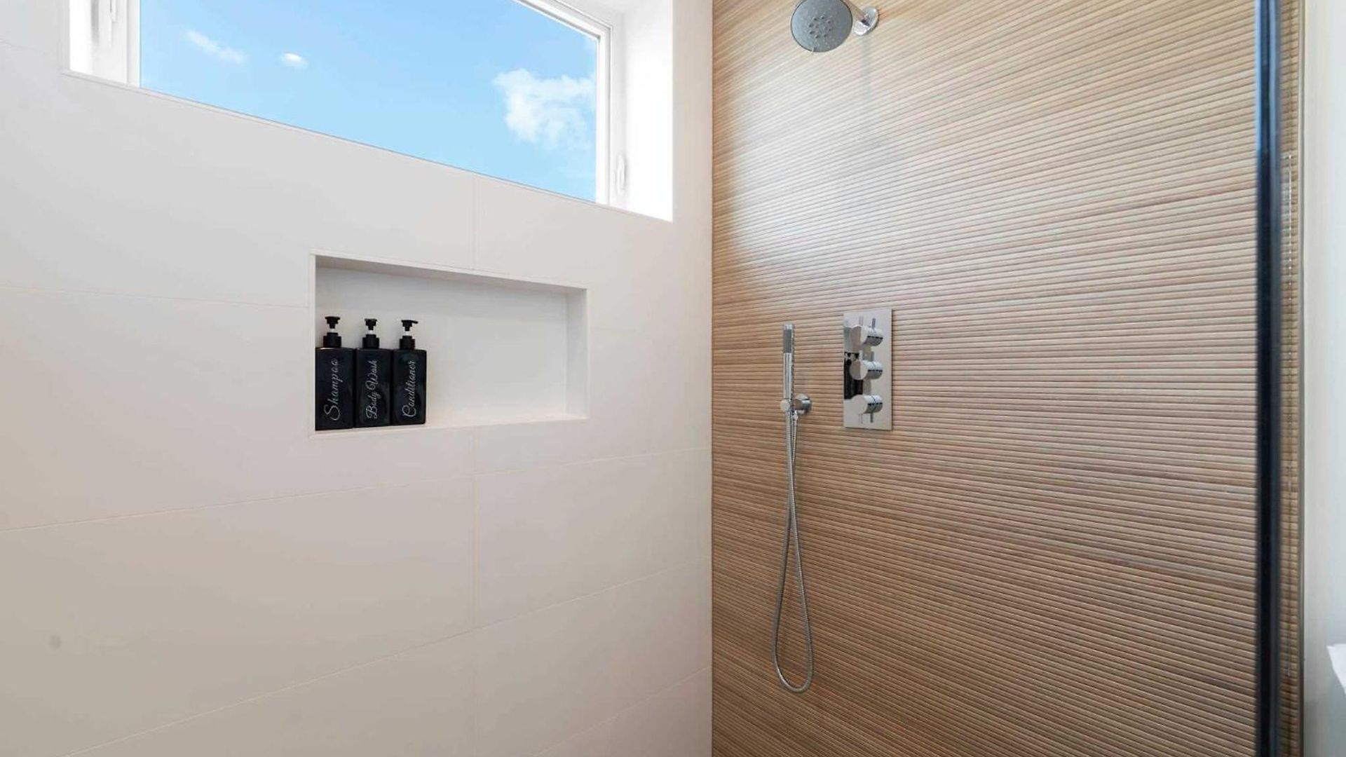 New 3bed 2bath With Parking By United Center Apartment