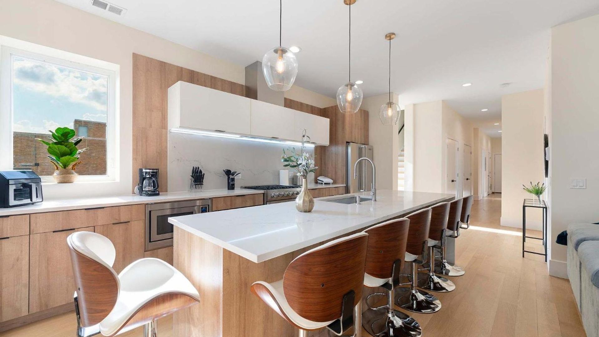 New 3bed 2bath With Parking By United Center *
