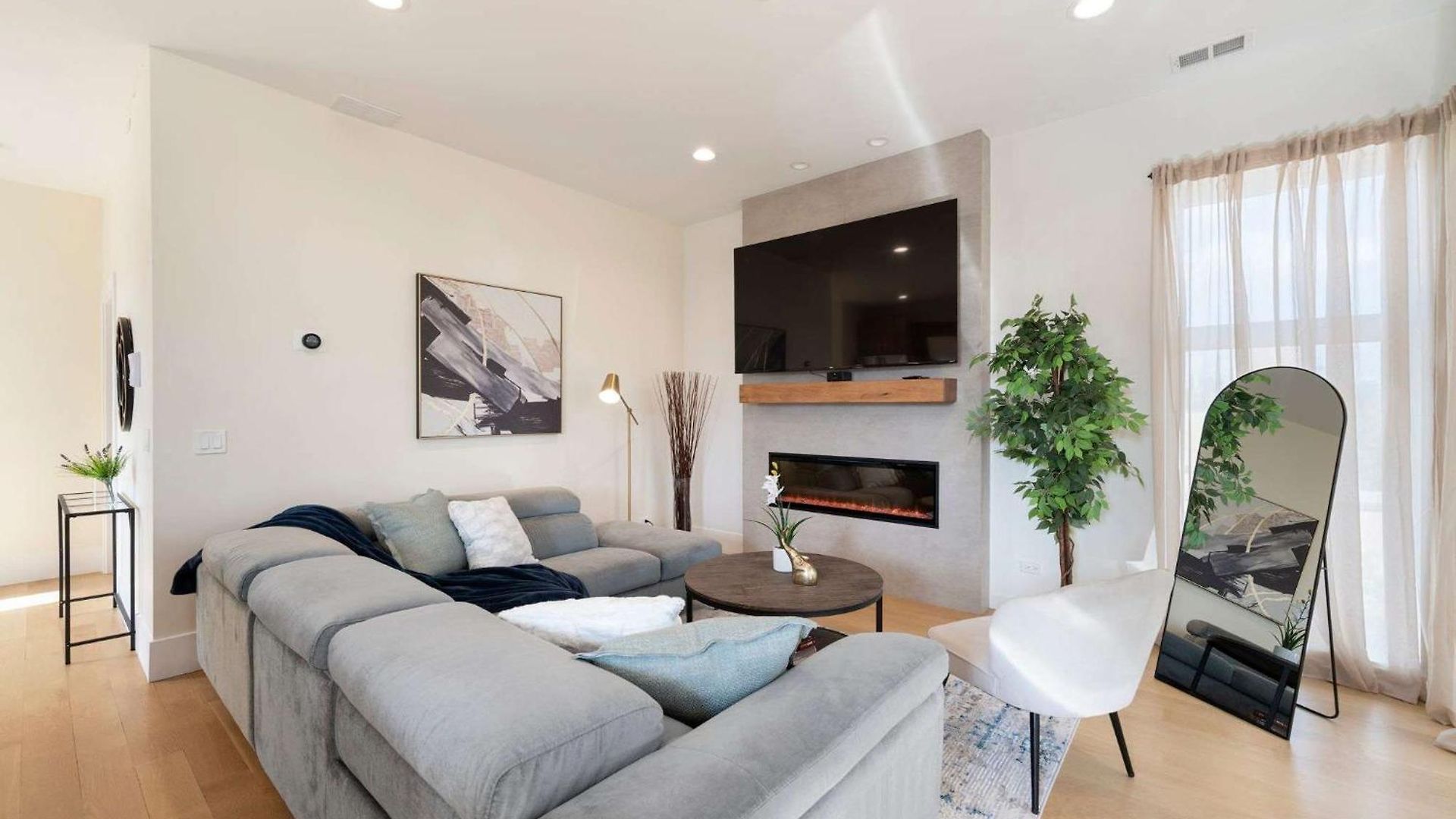 New 3bed 2bath With Parking By United Center *