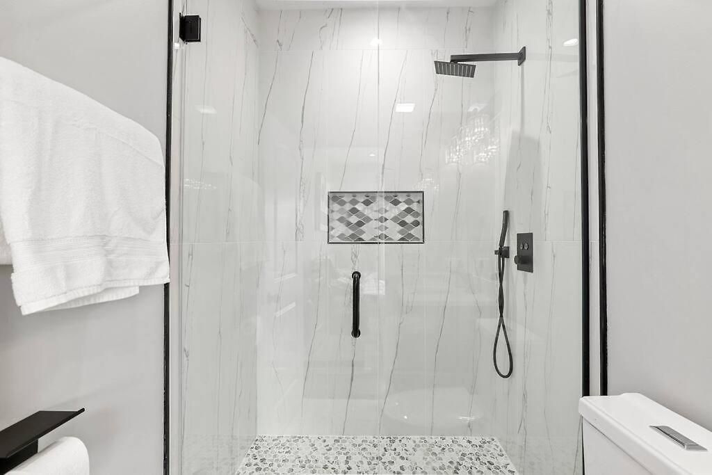Luxhome 8 Mins Downtown Apartment *