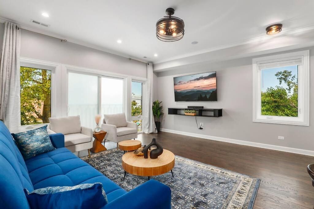 Luxhome 8 Mins Downtown * Chicago