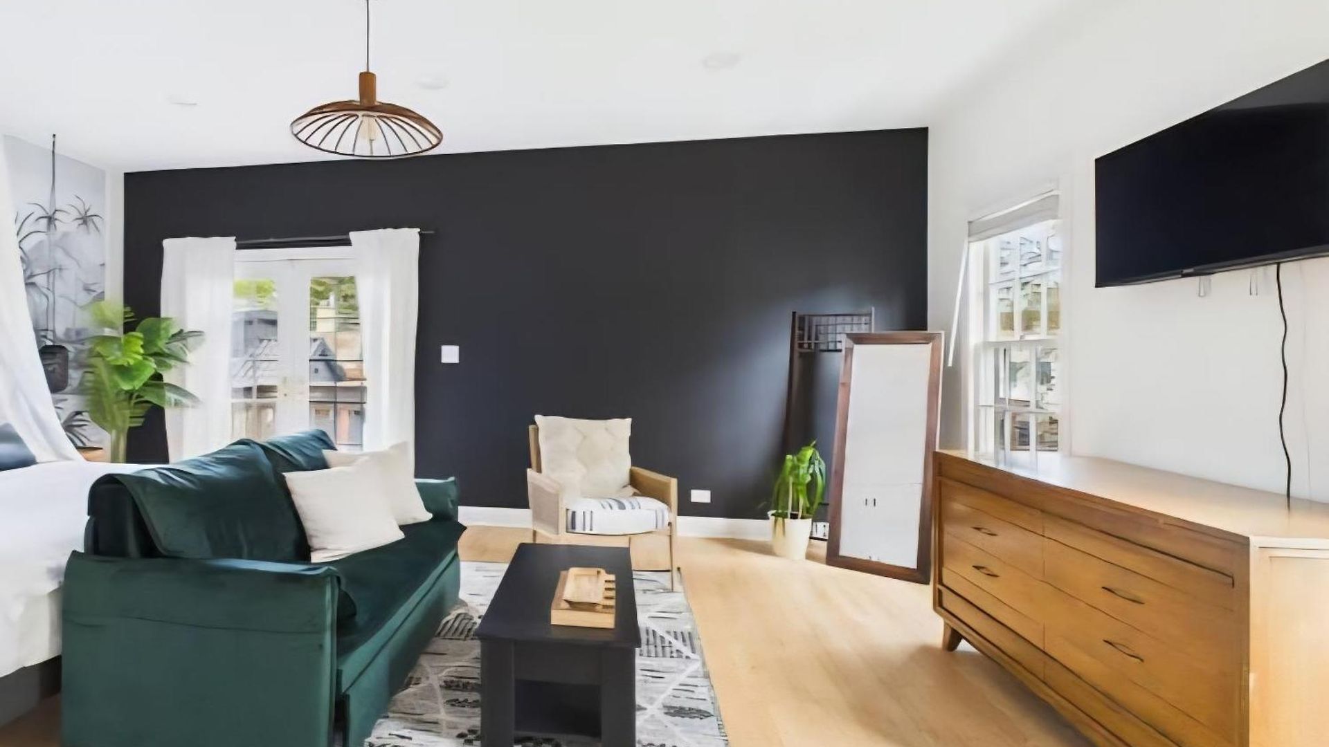 Spacious 4br With Outdoor Oasis