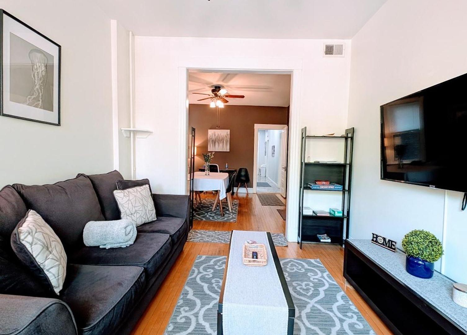 The Roscoe Village Apartment