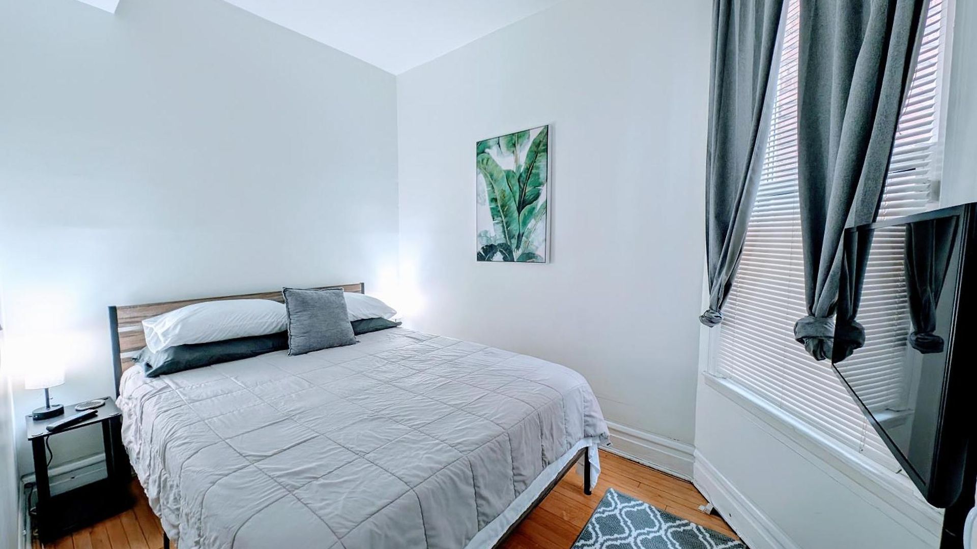 The Roscoe Village Apartment